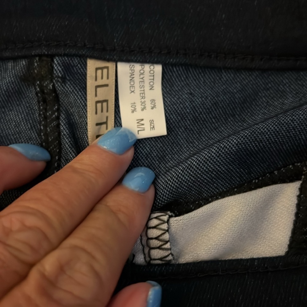 Shorts - Picture 4 of 5